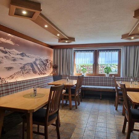 Gasthof Pension Santeler Sankt Leonhard im Pitztal Exterior photo