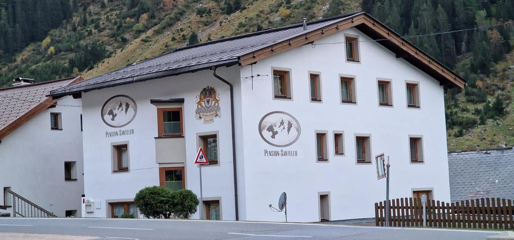 Gasthof Pension Santeler Sankt Leonhard im Pitztal Exterior photo
